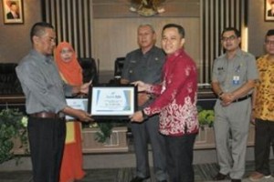 Penyerahan dana CSR bjb cabang Kuningan